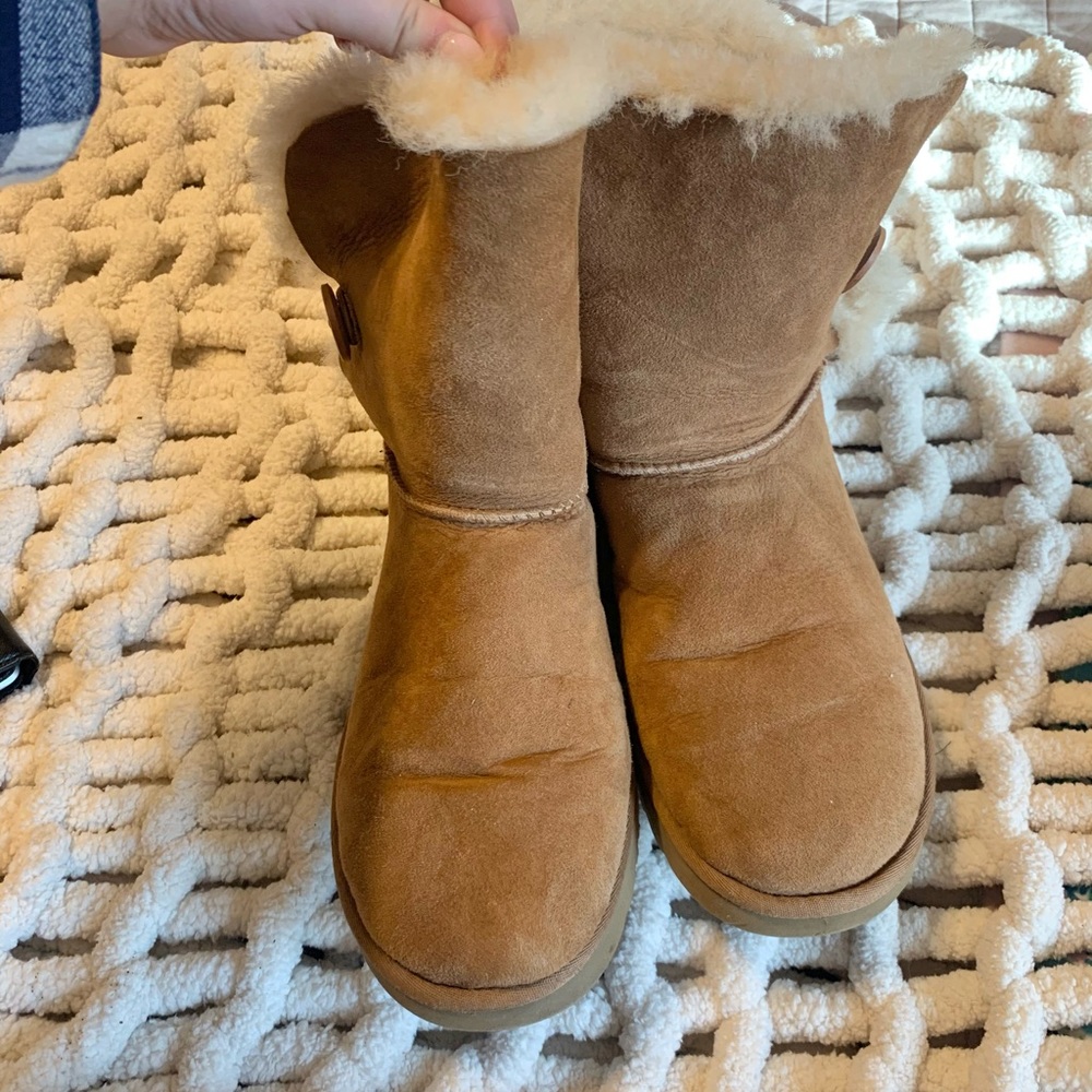 UGG Australia Bailey Button Short Chestnut - Picture 4 of 8
